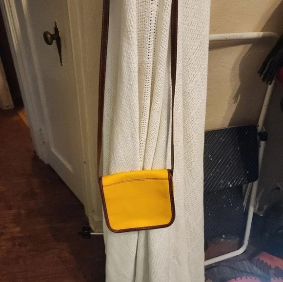 Vera Pelle Mustard Leather Crossbody‎ - Picture 3 of 13
